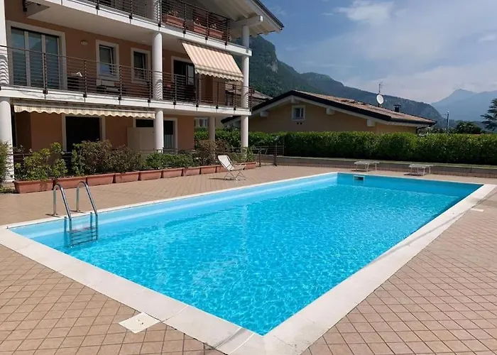 Dama In Tremezzina Lenno