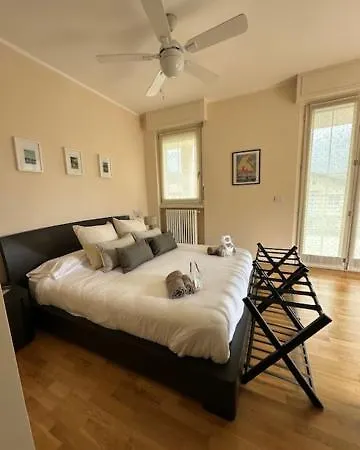 Dama In Tremezzina شقة