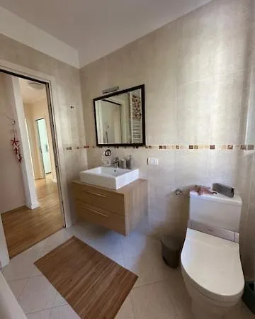 Dama In Tremezzina Apartment *