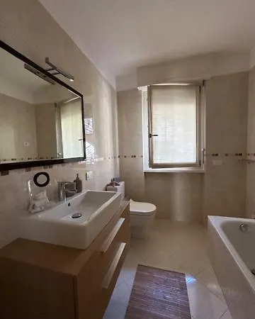 Dama In Tremezzina Apartment *